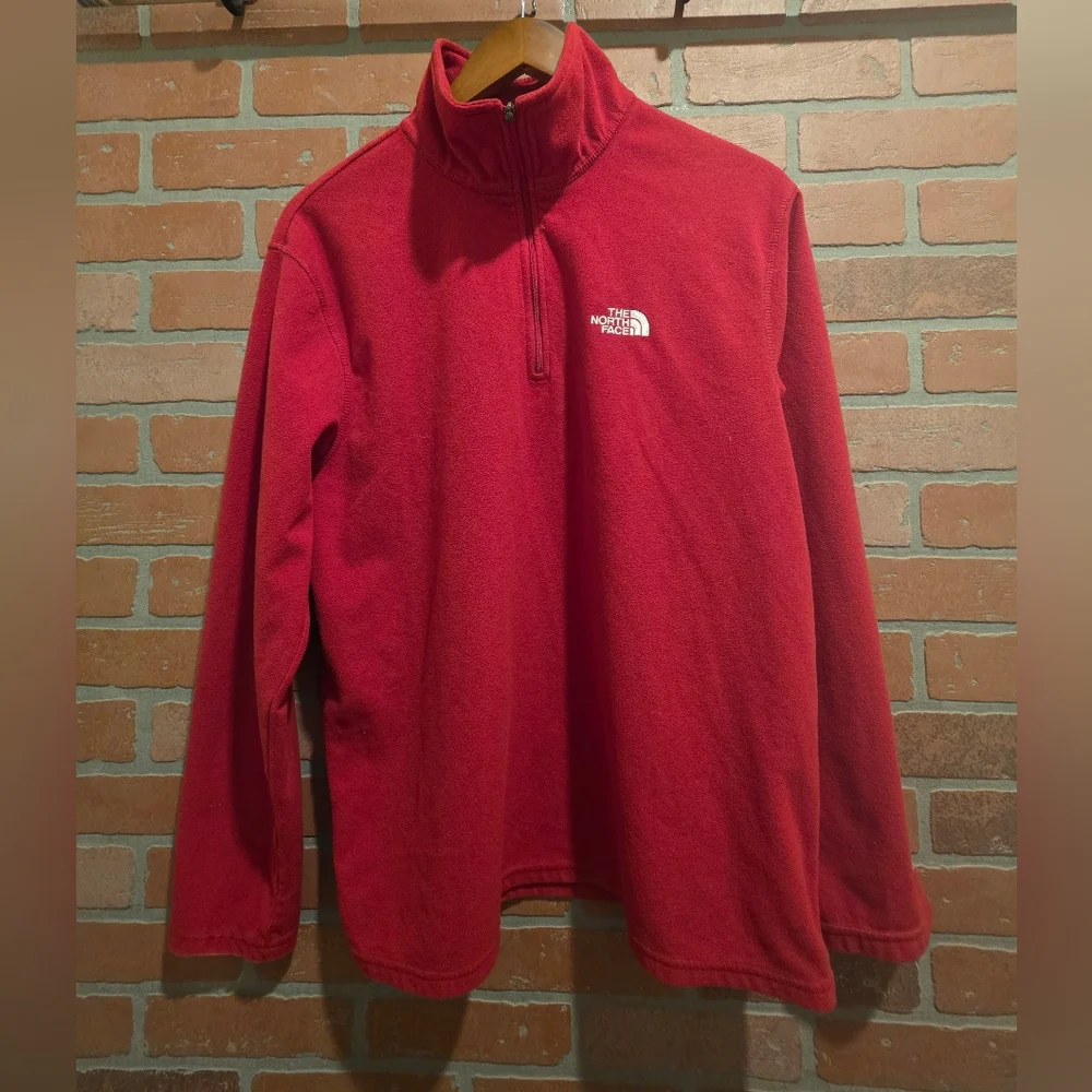 The North Face Mens  Red Fleece Pullover Medium.    ‎        Sku 98